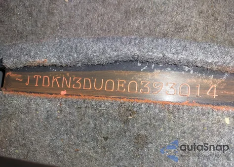 2014 Toyota Prius Four z USA, uszkodzony, nr VIN JTDKN3DU0E0393014